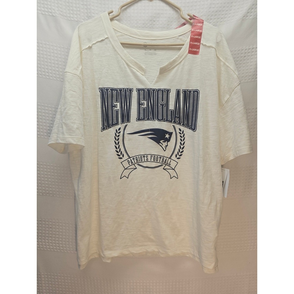 NFL New England Patriots Womens Graphic T-Shirt XL Cream V-Neck 6786